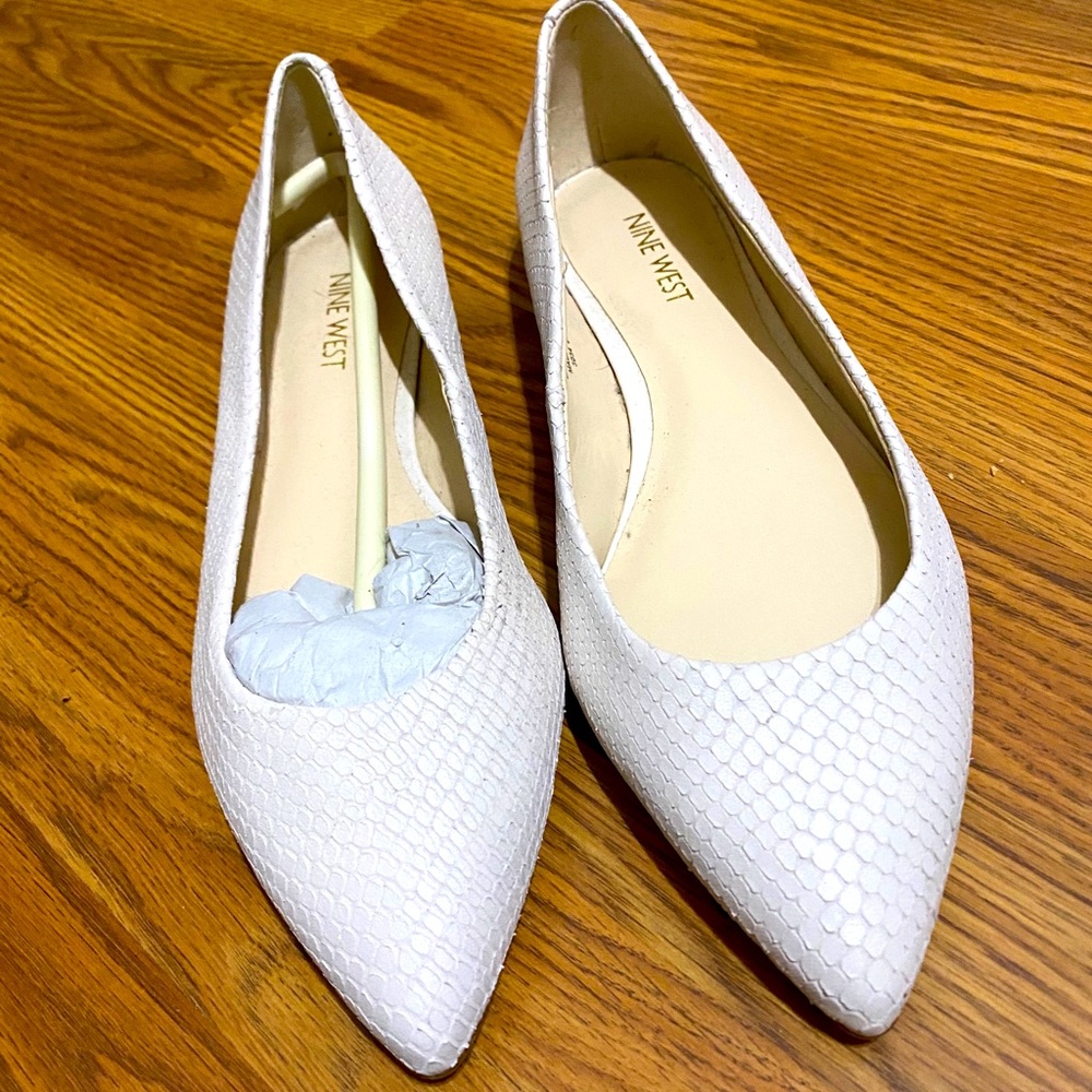 Cream colored, pointed toe, leather flats size 8.5